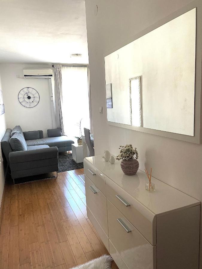 Appartamento Emili Zara Esterno foto